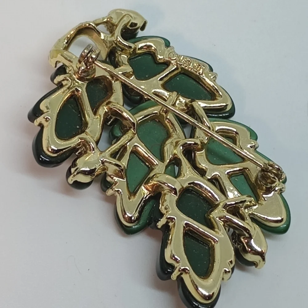 * vintage Lisner green thermoset leaves gold tone pin brooch